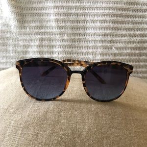 🌙 4 for $20 - Jessica Simpson Tortoise Sunglasses